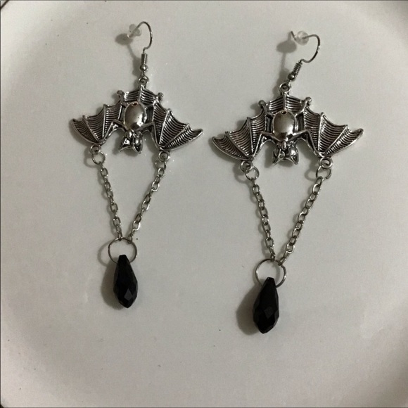 Super spooky hanging bat earrings Goth Gothic new - Picture 2 of 7